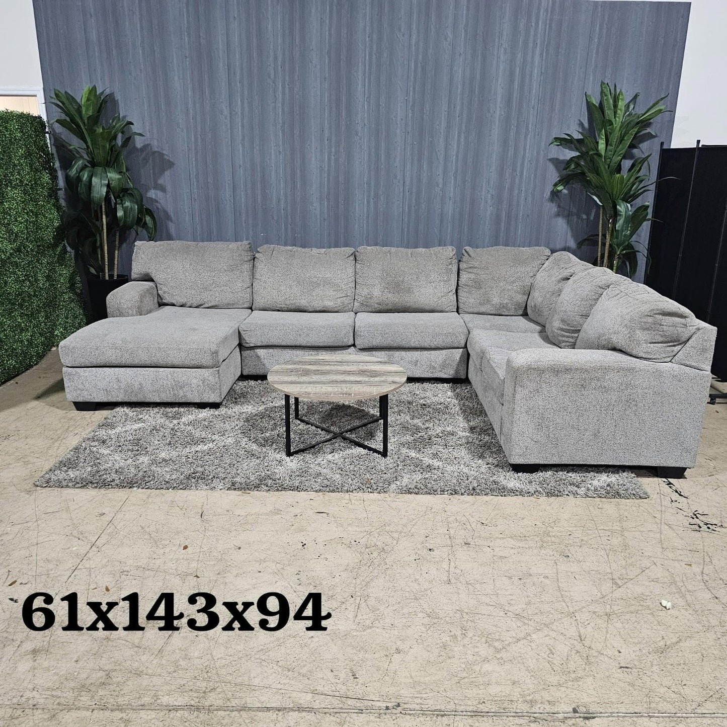 🛋️ Large Ushaped Sectional Sofa (Delivery Available!! )