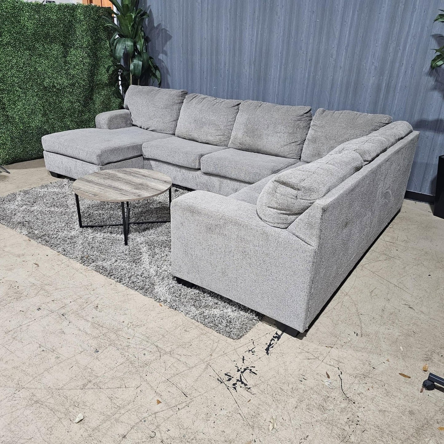 🛋️ Large Ushaped Sectional Sofa (Delivery Available!! )