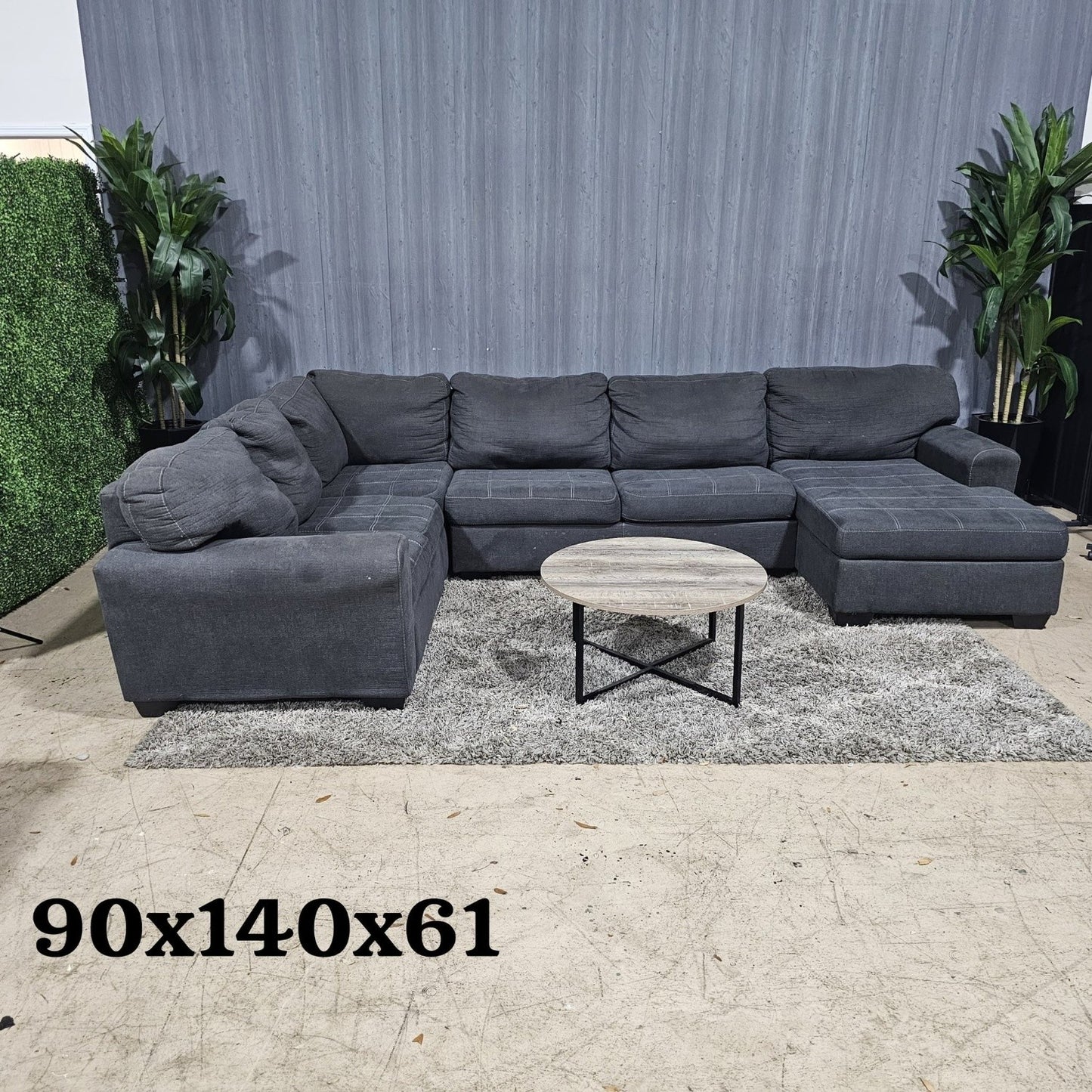 🛋️ Large Charcoal Ushaoed Sectional (Delivery Available!! )