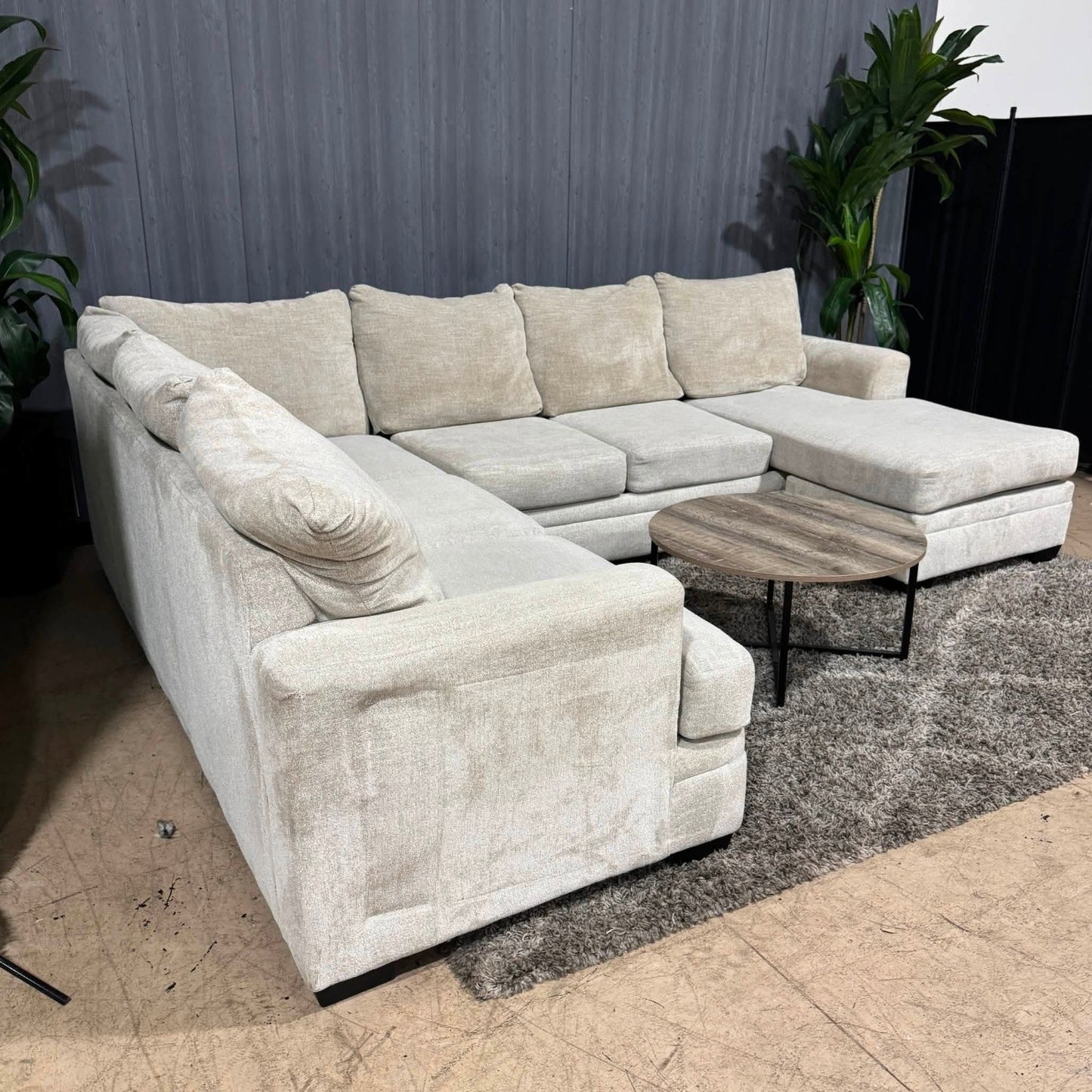 🛋️ Beige Ushaped Sectional Sofa (Delivery Available!! )