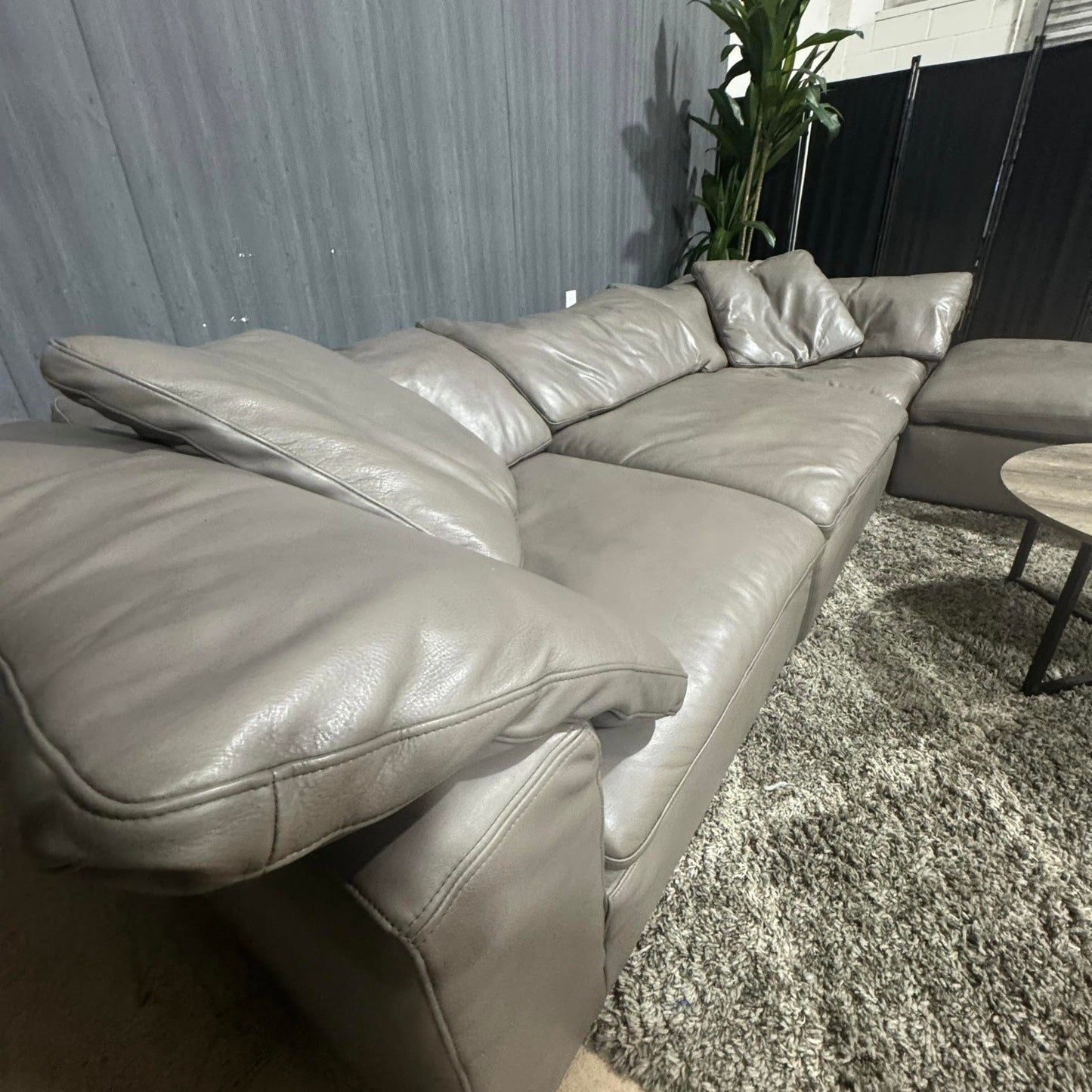 🛋️ RH- Restoration Hardware Original Leather Cloud Couch (Delivery Available!! )