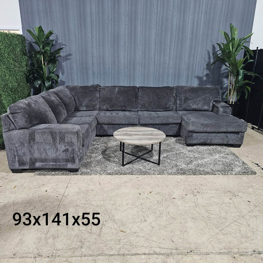 🛋️ Large Ushaped Sectional Sofa (Delivery Available!! )