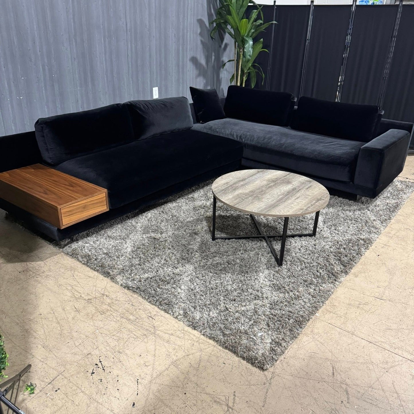 🛋️Black Velvet Dresden Sectional Sofa -Rove Concepts