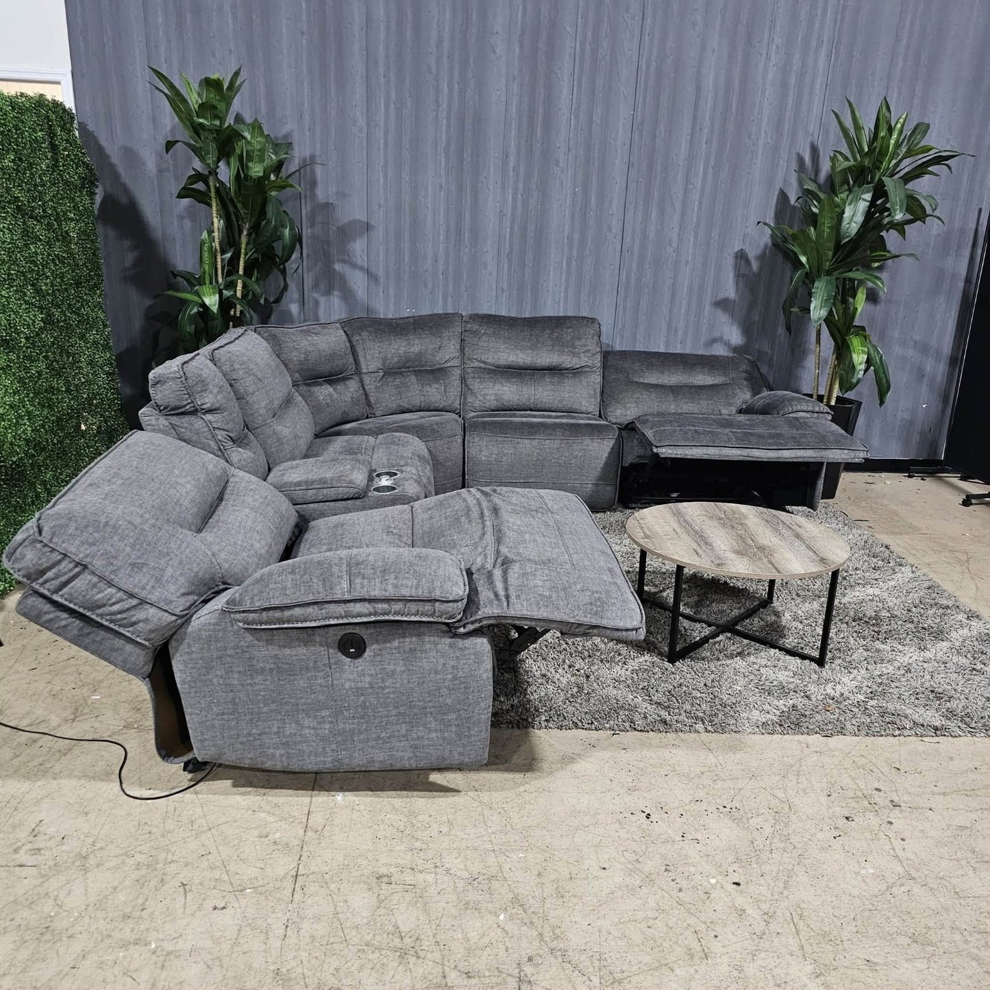 Oversized Reclining Sectional Sofa (Delivery Available!! )