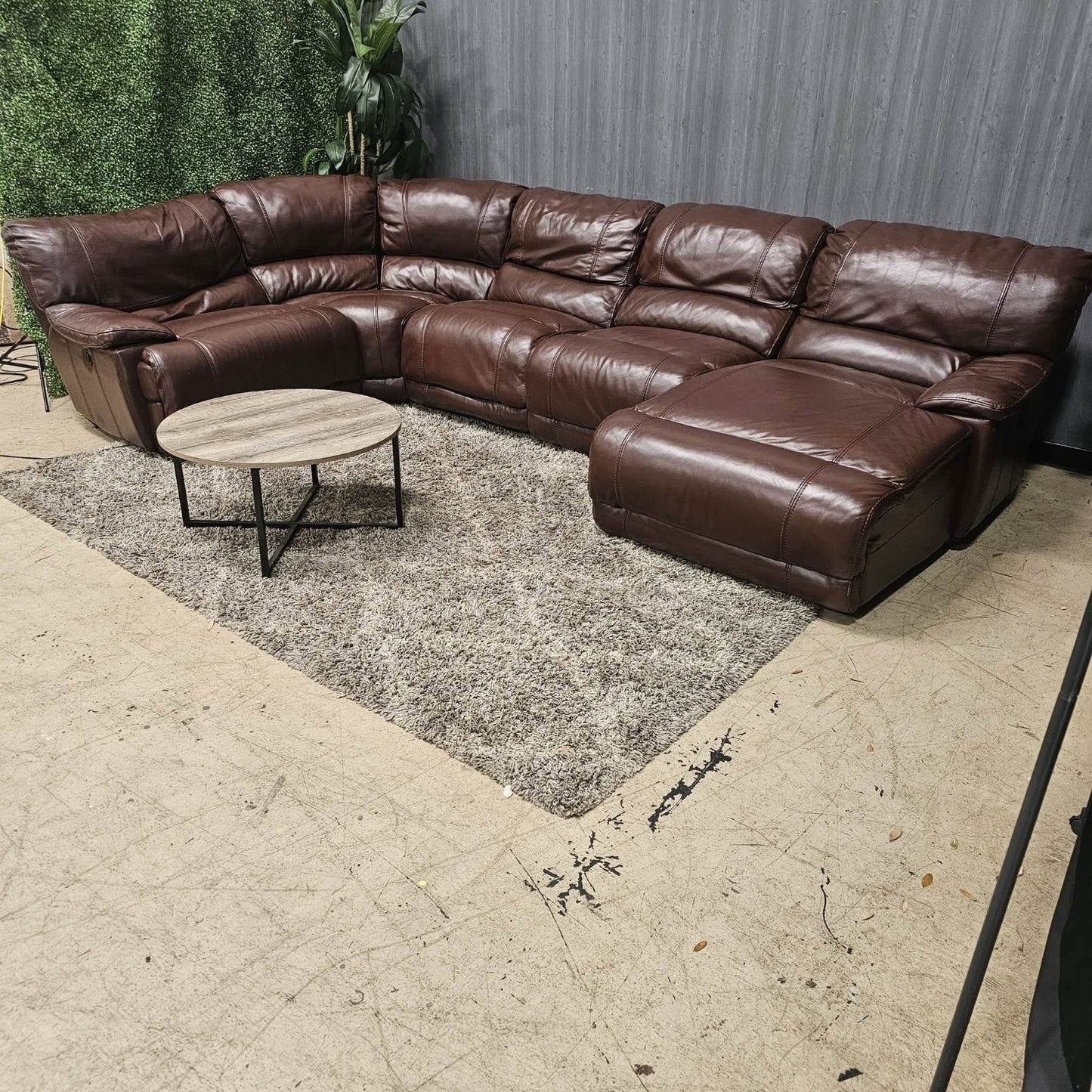 Leather Ushaped Reclining Sectional Sofa (Delivery Available!! )