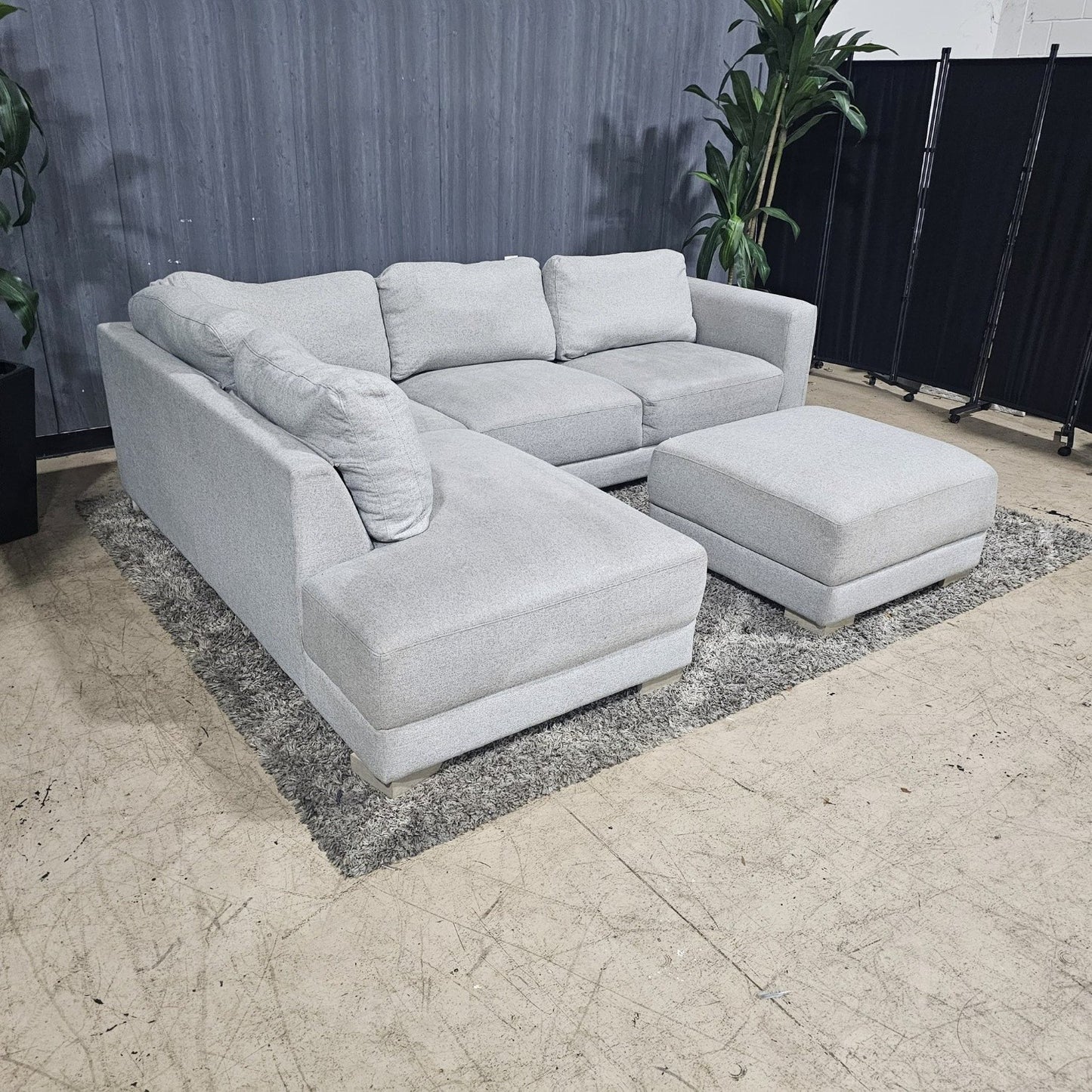 🛋️ Light Gray Sectional Sofa & Ottoman (Delivery Available!! )