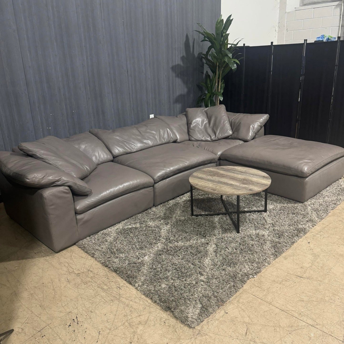 🛋️ RH- Restoration Hardware Original Leather Cloud Couch (Delivery Available!! )